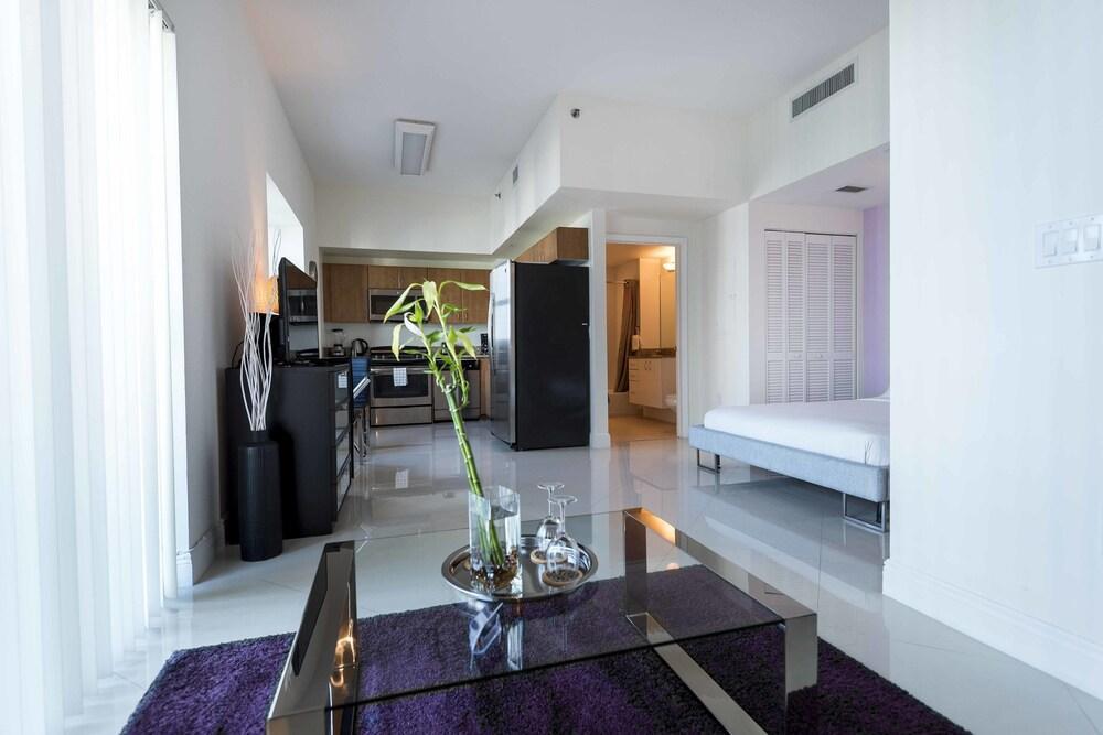 Dharma Home Suites Brickell Miami At One Broadway Exterior photo