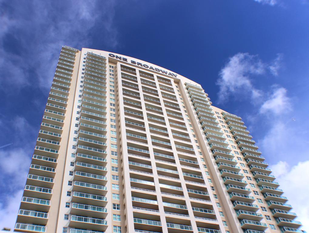 Dharma Home Suites Brickell Miami At One Broadway Exterior photo