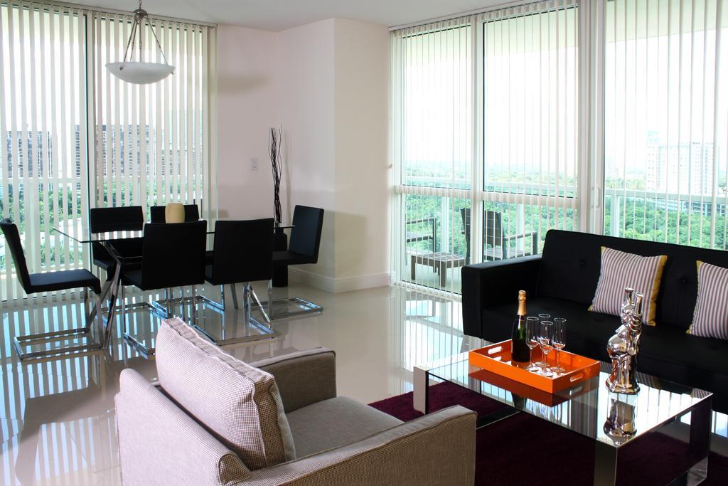 Dharma Home Suites Brickell Miami At One Broadway Room photo